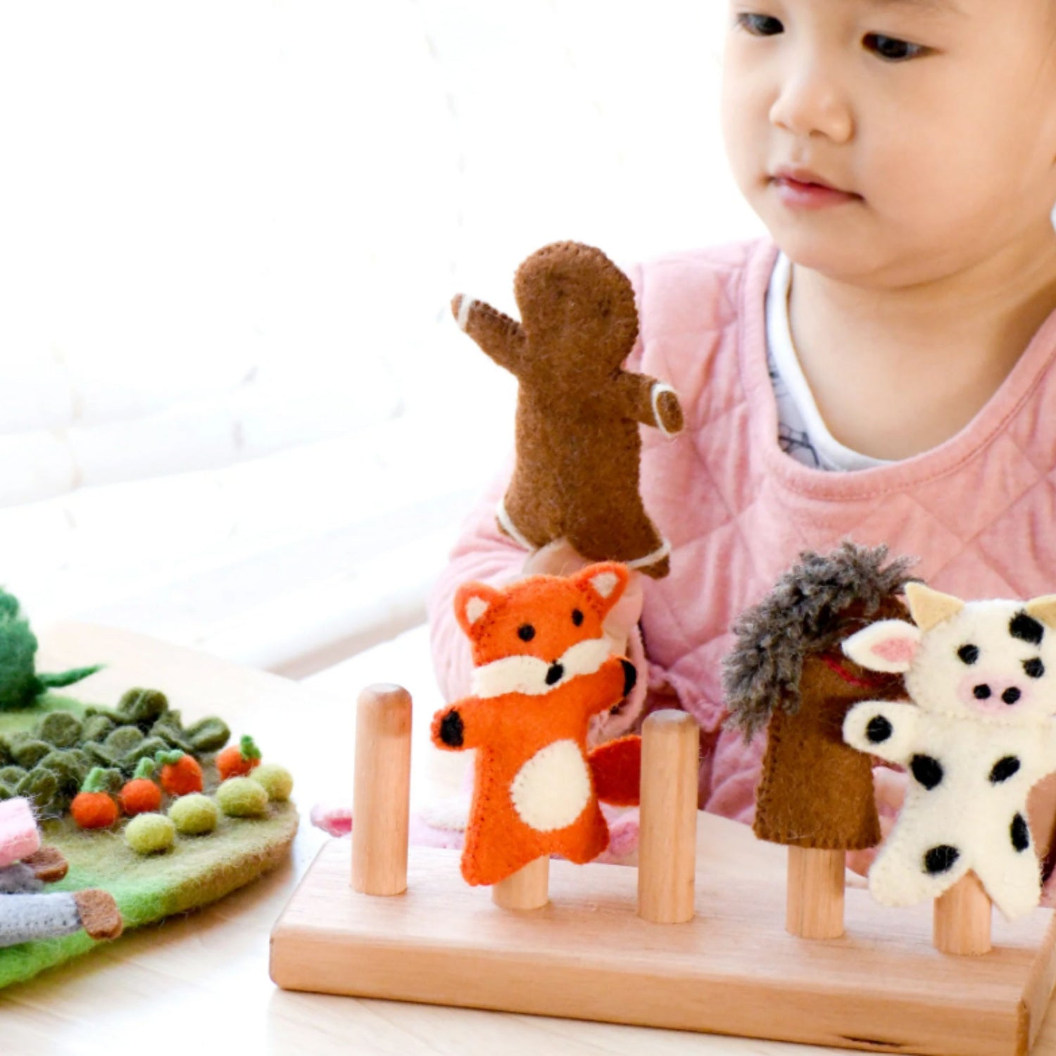 Wooden Finger Puppet Stand (5 Rods)